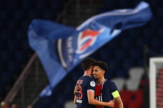 浓眉34+23字母哥29+21+11 湖人险胜雄鹿4连胜