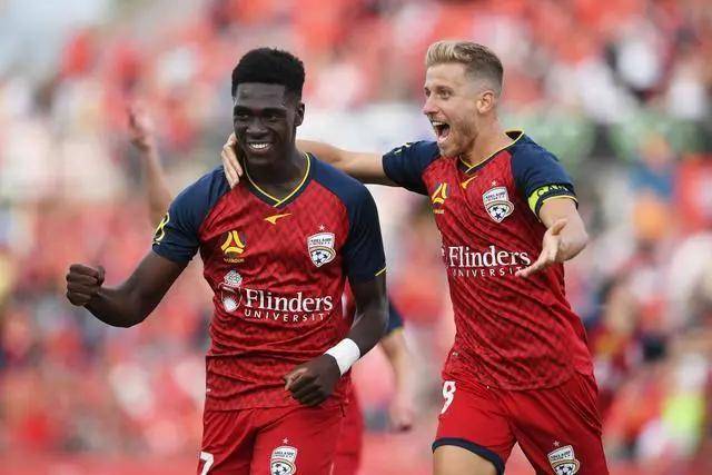 羽毛球亚锦赛：石宇奇王祉怡晋级决赛 国羽提前包揽女双冠亚军